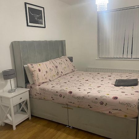 New! 4 Bedroom London House With Garden And Lawn Buitenkant foto