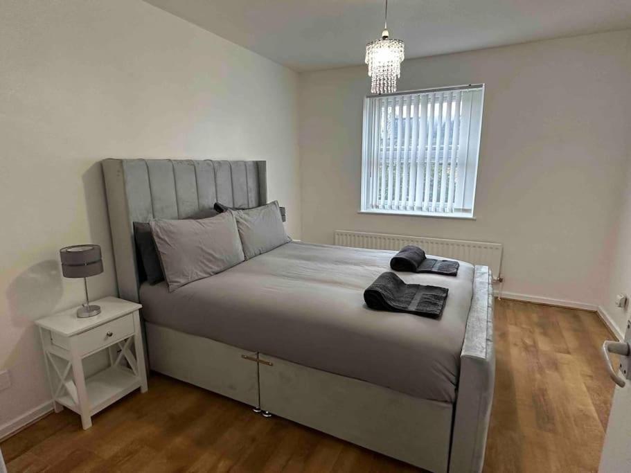 New! 4 Bedroom London House With Garden And Lawn Buitenkant foto