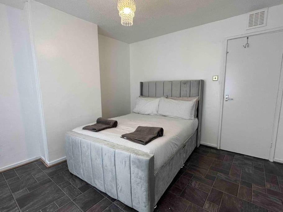 New! 4 Bedroom London House With Garden And Lawn Buitenkant foto