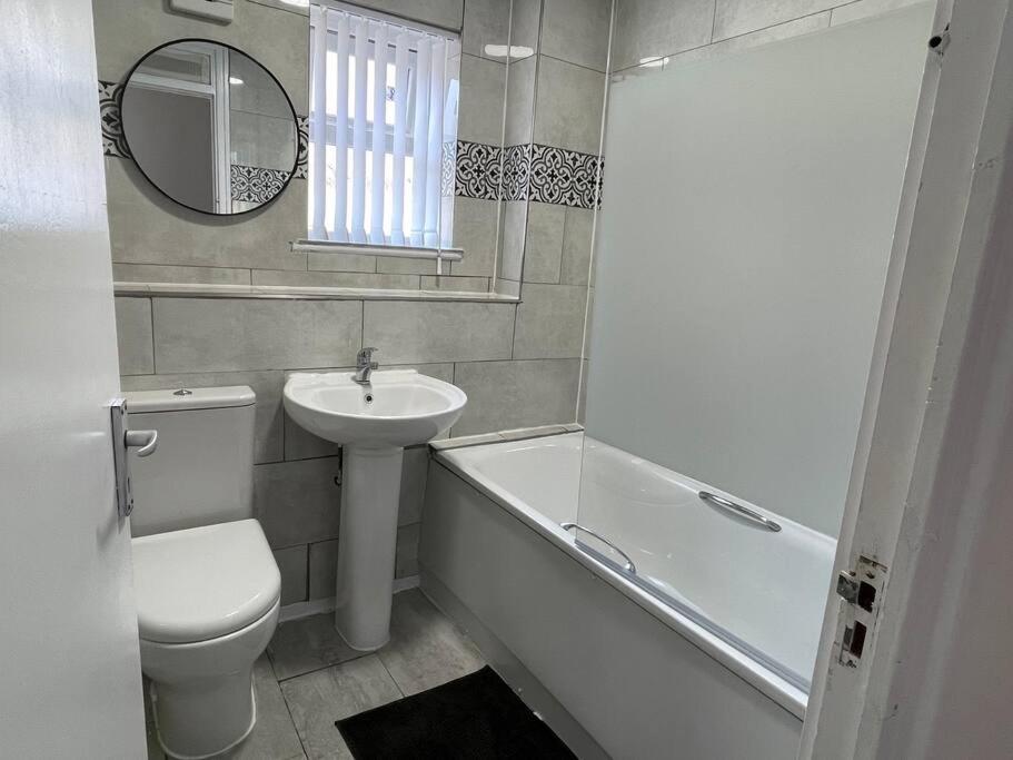 New! 4 Bedroom London House With Garden And Lawn Buitenkant foto