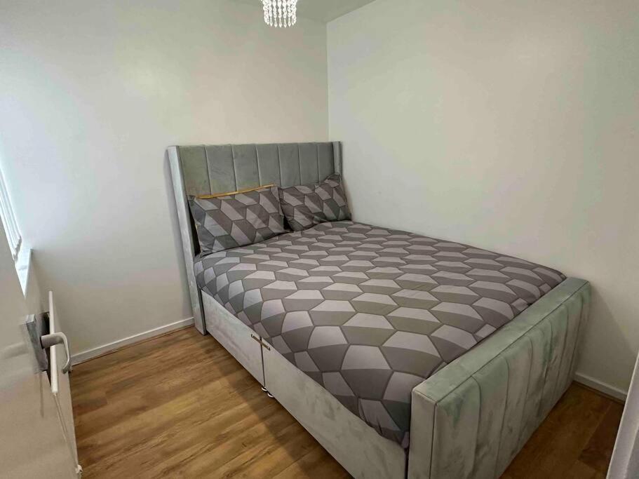 New! 4 Bedroom London House With Garden And Lawn Buitenkant foto