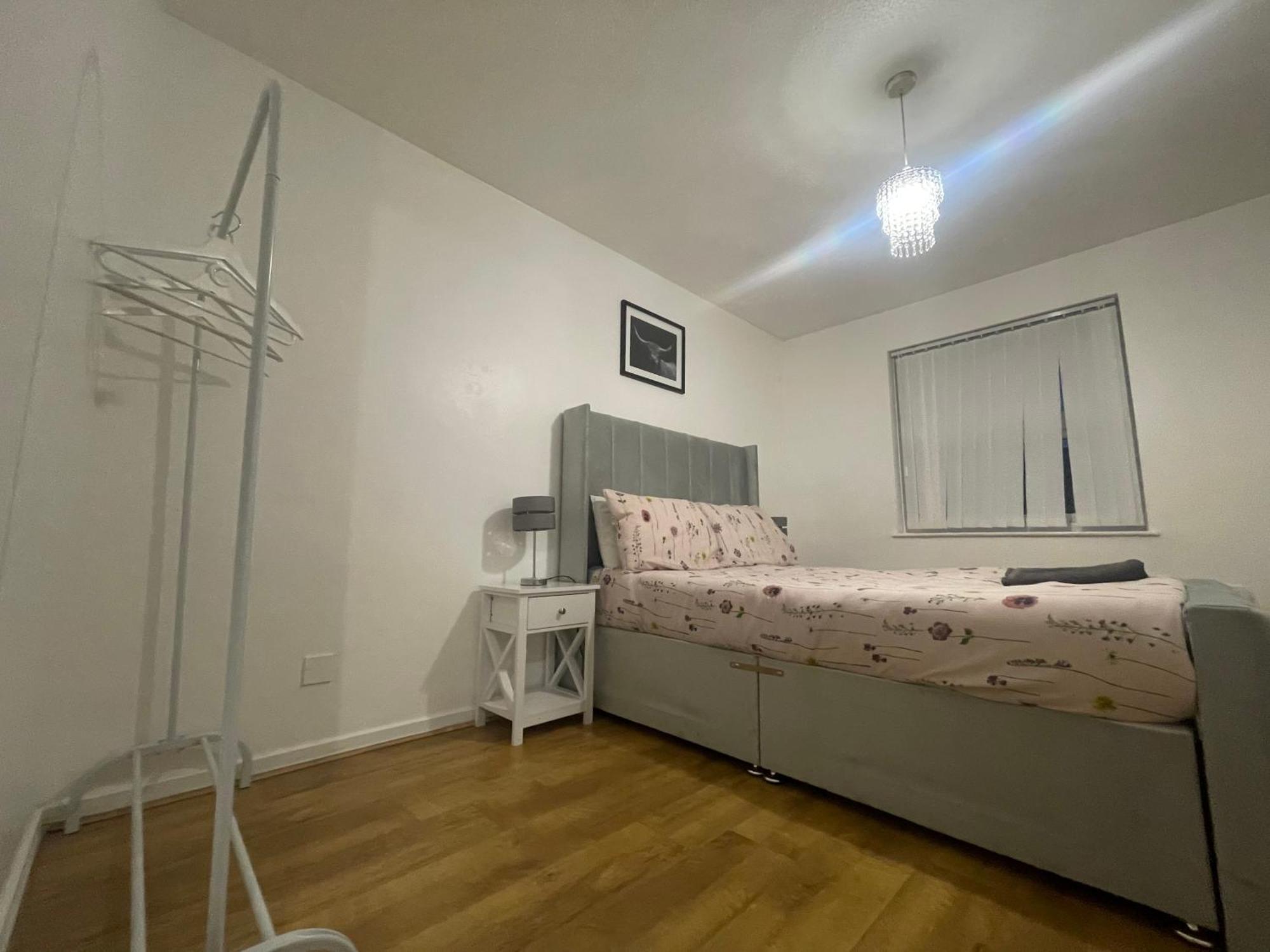 New! 4 Bedroom London House With Garden And Lawn Buitenkant foto